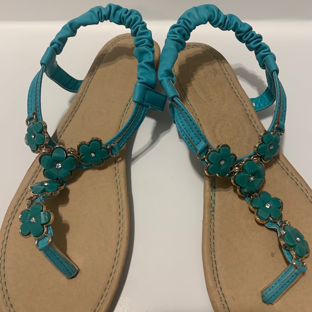Thong Flower Sandals Size 7